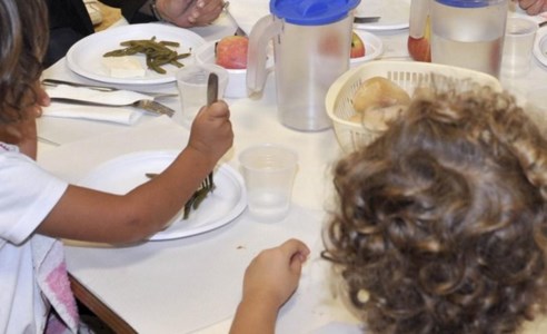 Cibo e saluteMense scolastiche biologiche, la Regione lancia il progetto: «Sarà una rivoluzione alimentare»