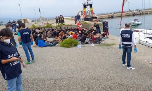Il drammaSbarco di migranti a Corigliano Rossano, aveva 17 anni il giovane trovato morto: disposta l’autopsia