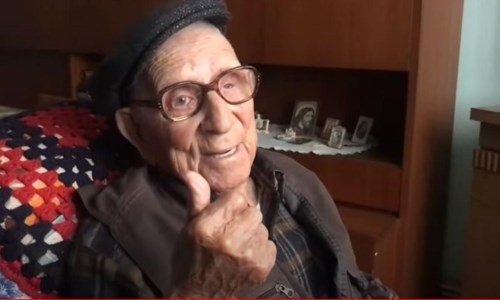Un nonno speciale110 anni e non sentirli, il segreto del più longevo di Calabria: «Un bicchiere di vino al giorno e pochi dolci»