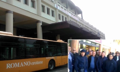 Il sit inLicenziamenti e cassa integrazione, a Crotone autobus Romano fermi e protesta degli autisti