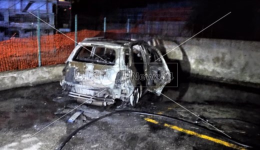 Escalation criminaleIncendio distrugge un’auto a Corigliano-Rossano: prevale la matrice dolosa