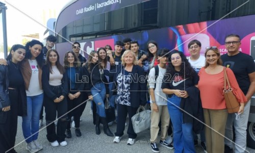 Grande emozioneGli studenti del Polo tecnologico Carlo Rambaldi di Lamezia Terme in visita negli studi di LaC - Video 