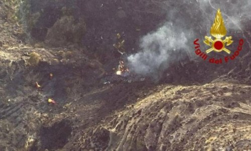 La tragediaCanadair si schianta sull’Etna: la società proprietaria dell’aereo avvia inchiesta e manda periti sul posto