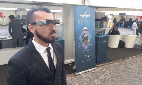 Polizia localeCosenza, l’innovazione tecnologica sbarca al Pol Meeting 2022 con gli occhiali speciali LaB Glasses