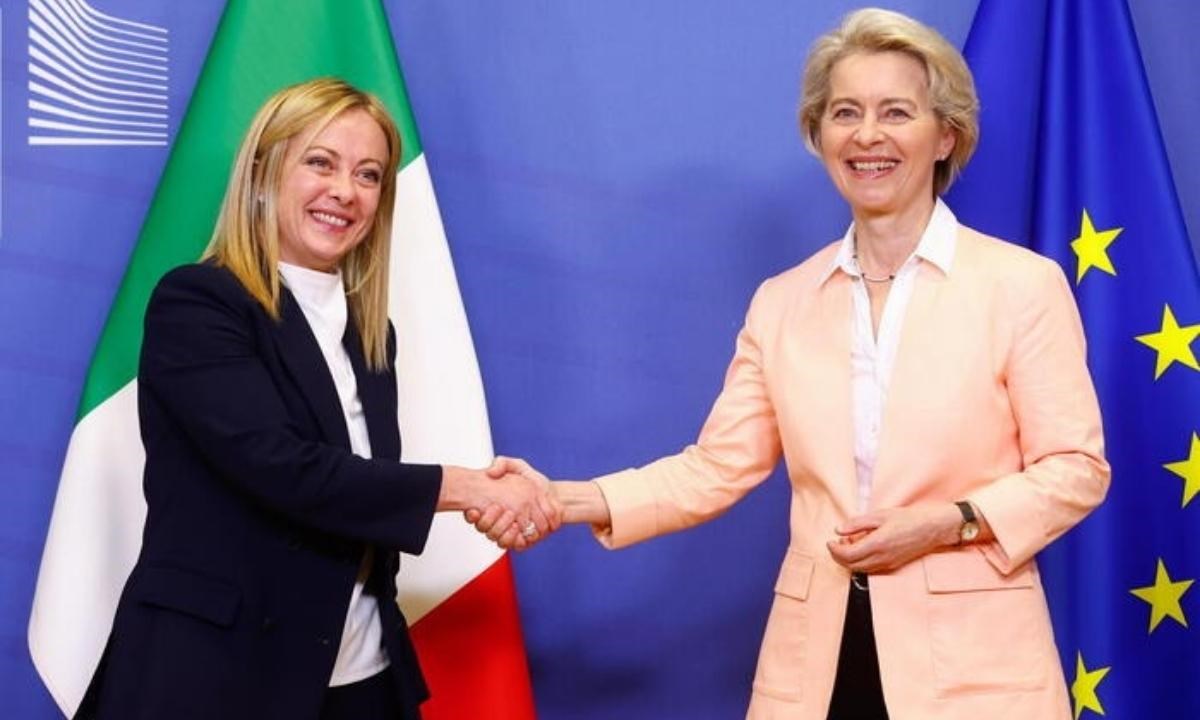Giorgia Meloni insieme al presidente dell’Europarlamento Ursula von der Leyen