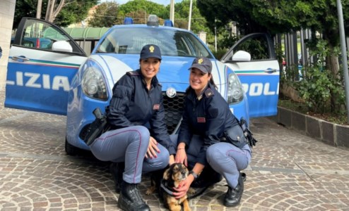 Spritz e le due poliziotte, foto dalla pagina fb della Questura di Vibo Valentia