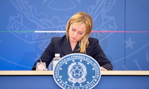 Il premier Giorgia Meloni in conferenza stampa (foto Ansa)