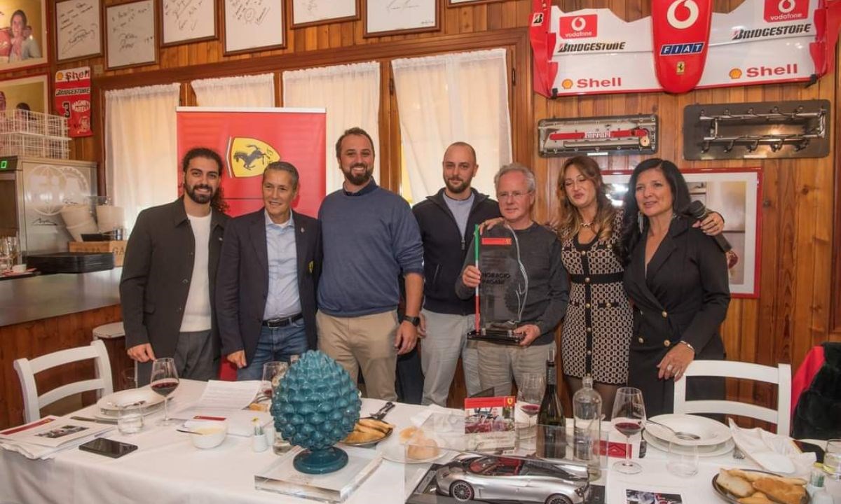 Catanzaro, el club Ferrari otorgó doble premio al empresario Horacio Pagani