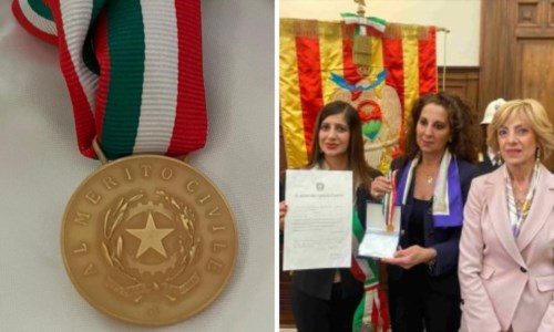 Il riconoscimentoMedaglia d’oro al merito civile alla Città di Catanzaro per i bombardamenti subiti durante la guerra