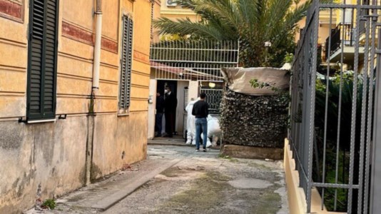 Il gialloReggio Calabria, cadavere di un 39enne ritrovato in una casa: sul corpo segni di ferite da taglio
