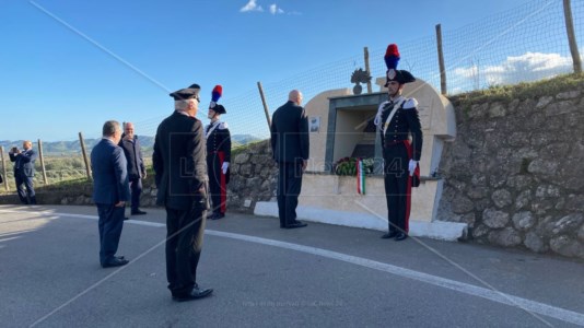 La visitaCrosetto in Calabria, nella tappa di San Luca il ministro onora la memoria del carabiniere ucciso dai clan