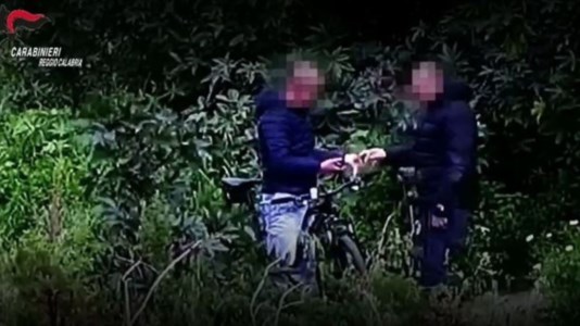 Un frame di una videoripresa dei carabinieri