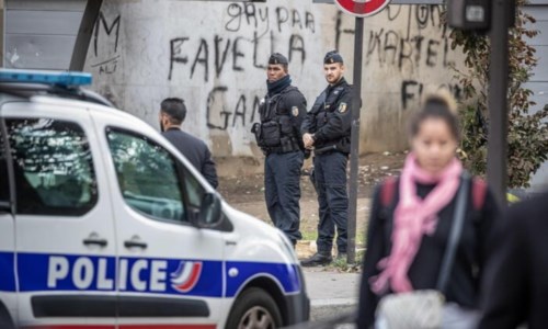 Attimi di panicoTerrore in Francia, colpi d’arma da fuoco esplosi nel centro di Parigi: diversi feriti, un uomo fermato