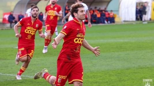 L’esultanza di Tommaso Biasci dopo un gol