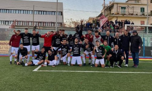 Calcio CalabriaIn Serie D continua l’esaltante cavalcata del Locri matricola terribile del torneo