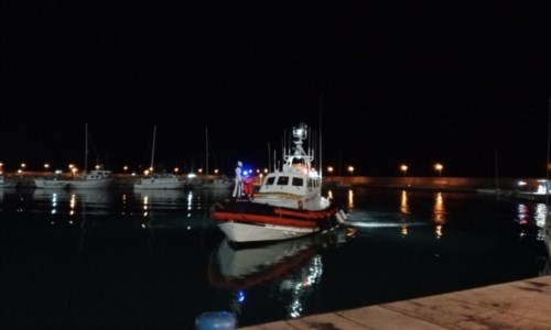 Emergenza continuaMigranti, ancora uno sbarco a Roccella Jonica: soccorse nella notte 31 persone