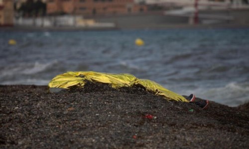 Il drammaMigranti, naufragio al largo delle Canarie: almeno 13 morti annegati