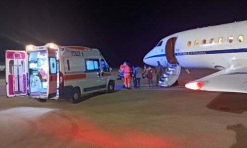 Il volo della speranzaBimbo di 3 anni in pericolo di vita trasferito d&rsquo;urgenza in aereo da Alghero a Firenze, salvato al Mayer
