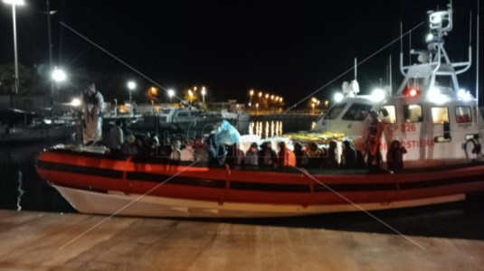 Uno sbarco di migranti a Roccella Jonica