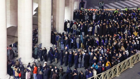 VaticanoPiazza San Pietro blindata per i funerali di Benedetto XVI: si prospetta un afflusso di oltre 100mila persone