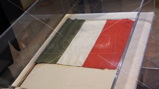 Festa della bandieraCosenza custodisce uno dei Tricolori più antichi d’Italia: la sua storia legata ai moti risorgimentali in Calabria