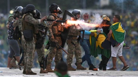 L’irruzioneBrasile, oltre 400 arresti per l’assalto al Parlamento. Il presidente Lula: «Attacco vandalo e fascista»