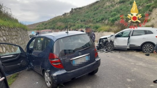 L’impattoIncidente nel Catanzarese, scontro tra due auto tra Botricello e Marcedusa: 3 feriti