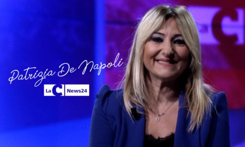Volti Voci ViteGiornalista e volto della tv calabrese da oltre trent’anni: Patrizia De Napoli si racconta