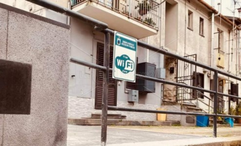 Smart cityA Girifalco un nuovo spazio con wi-fi gratuito, il vicesindaco: «Così valorizziamo i nostri luoghi simbolo»
