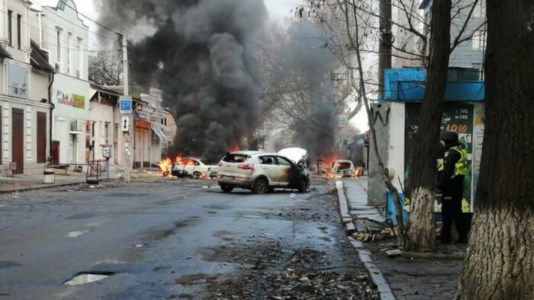 Il conflitto infinitoGuerra in Ucraina, Kiev: «La Russia ha bombardato la Croce Rossa a Kherson»