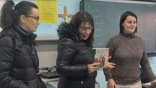 Tradizioni da tutelareGiornata nazionale del dialetto, agli studenti di Girifalco consegnato il dizionario dedicato alla lingua locale