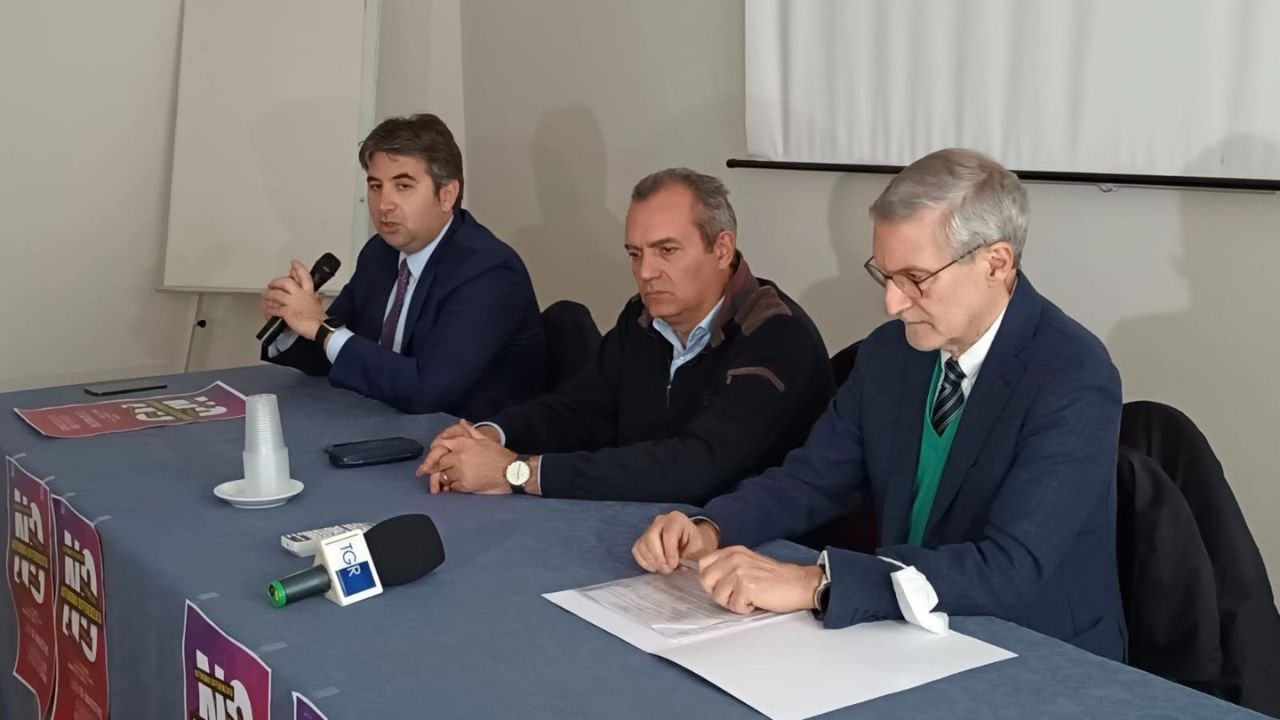 De Magistris, Laghi e Lo Schiavo in conferenza stampa
