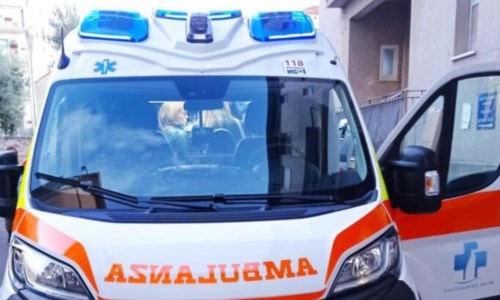 Impatto sulla statale 682Incidente a Polistena, due feriti nello scontro tra veicoli lungo la Jonio-Tirreno