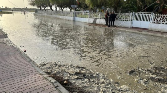 Maltempo CalabriaIl mare entra (di nuovo) a Nocera Terinese, danni e disagi alla circolazione: cittadini esasperati