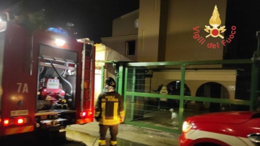 Tragedia sfiorataIncendio in una casa di riposo di Lamezia, salvi tutti gli anziani ospiti