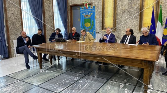 Il tavolo istituzionaleCosenza Calcio, il sindaco Caruso incontra il presidente Guarascio: «È il momento di fare chiarezza»