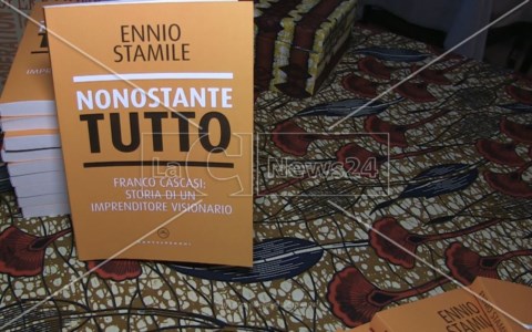 Lotta alla ’ndranghetaDon Stamile presenta il suo libro sull’imprenditore Cascasi: «È stato abbandonato dalle istituzioni»