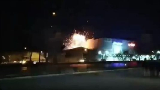 Massima allertaIran, droni colpiscono un deposito delle forze armate: esplosioni a Isfahan