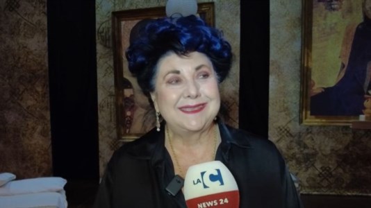 Corigliano Rossano“Persone naturali e strafottenti”, la commedia di Marisa Laurito sul palco del teatro Metropol