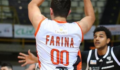 CuriositàSi chiama Farina e ha il numero 00: la foto del giocatore della Viola Basket diventa virale