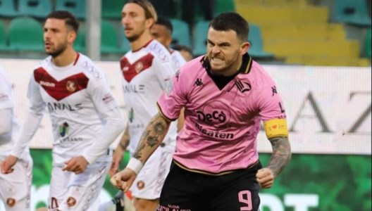 Serie BSoleri abbatte la Reggina: amaranto ko 2-1 a Palermo fra tante polemiche