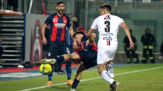 Il sorteggioPlay off di Serie C, il Crotone pesca il Foggia: ai quarti gli Squali affronteranno i Satanelli