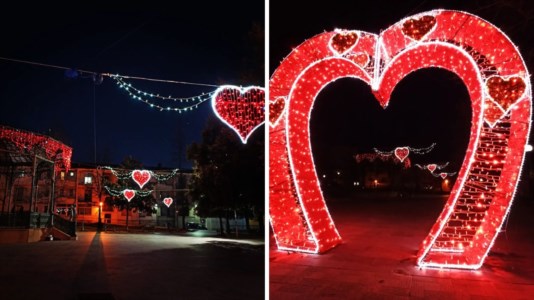 Ad Acri nasce la Zona romantica per San Valentino: qui tra luci e cuori è obbligatorio baciarsi