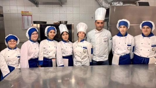 Giovani chefRimini, gli studenti dell’alberghiero di San Giovanni in Fiore ai Campionati di cucina italiana