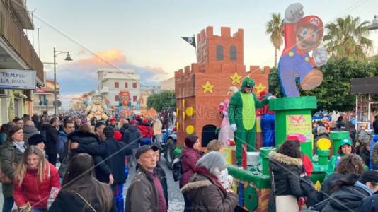 La festaArdore, il Carnevale della Locride è un trionfo di colori e divertimento