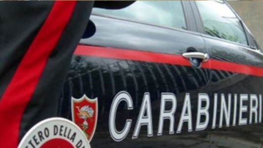 L’interventoDà fuoco alla camera da letto della zia e aggredisce i carabinieri nel Cosentino: arrestato 32enne