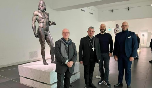 La visitaReggio Calabria, il vescovo del Venezuela al Museo archeologico: «Incantato dai Bronzi»