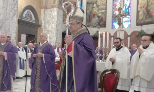 Il vescovo Stefano Rega