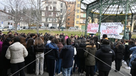Sensibilizzazione in piazzaAd Acri un sit-in sull’accoglienza e nel ricordo dei migranti morti nel naufragio di Cutro
