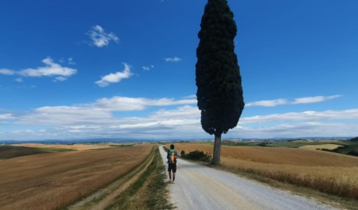 Nomadi digitaliPercorrere i sentieri più belli d’Italia e al contempo lavorare, Davide Fiz e il suo smart walking fanno tappa anche in Calabria